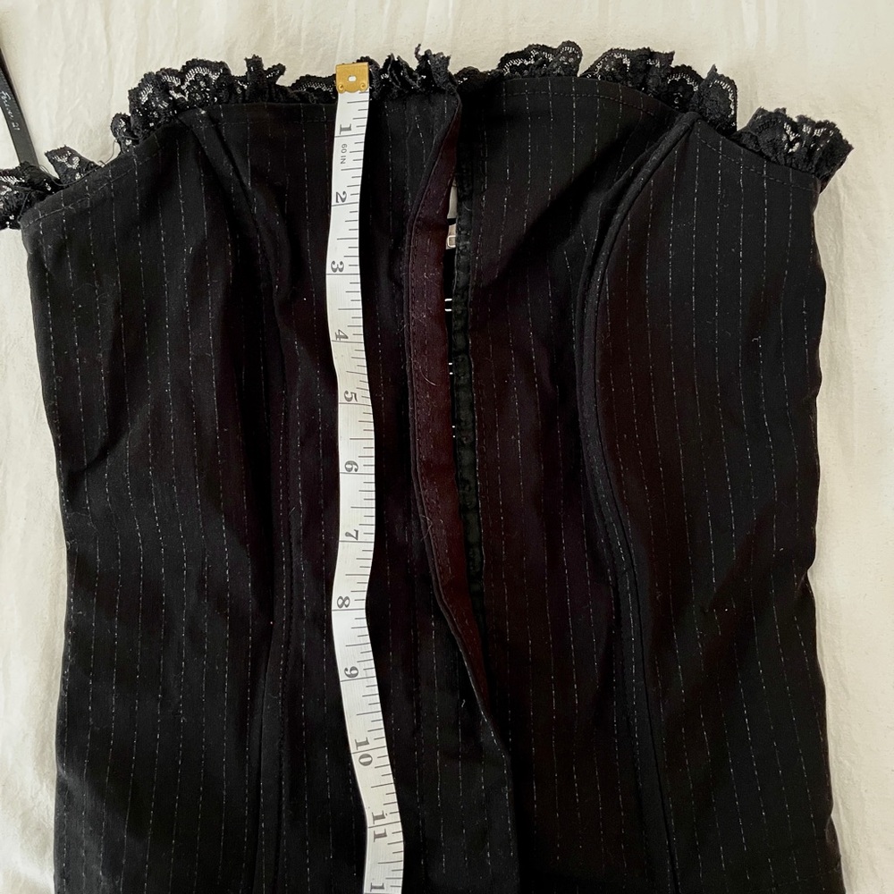 Black Lace-Trimmed Bodysuit - Picture 3 of 6